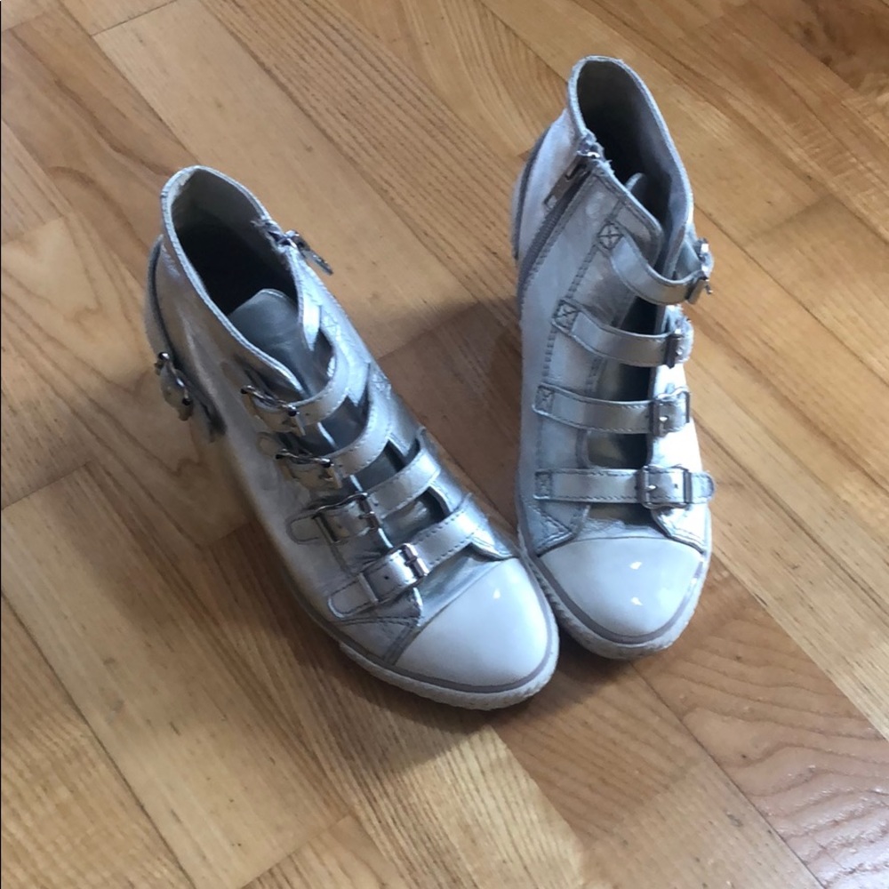 Ash wedge sneaker